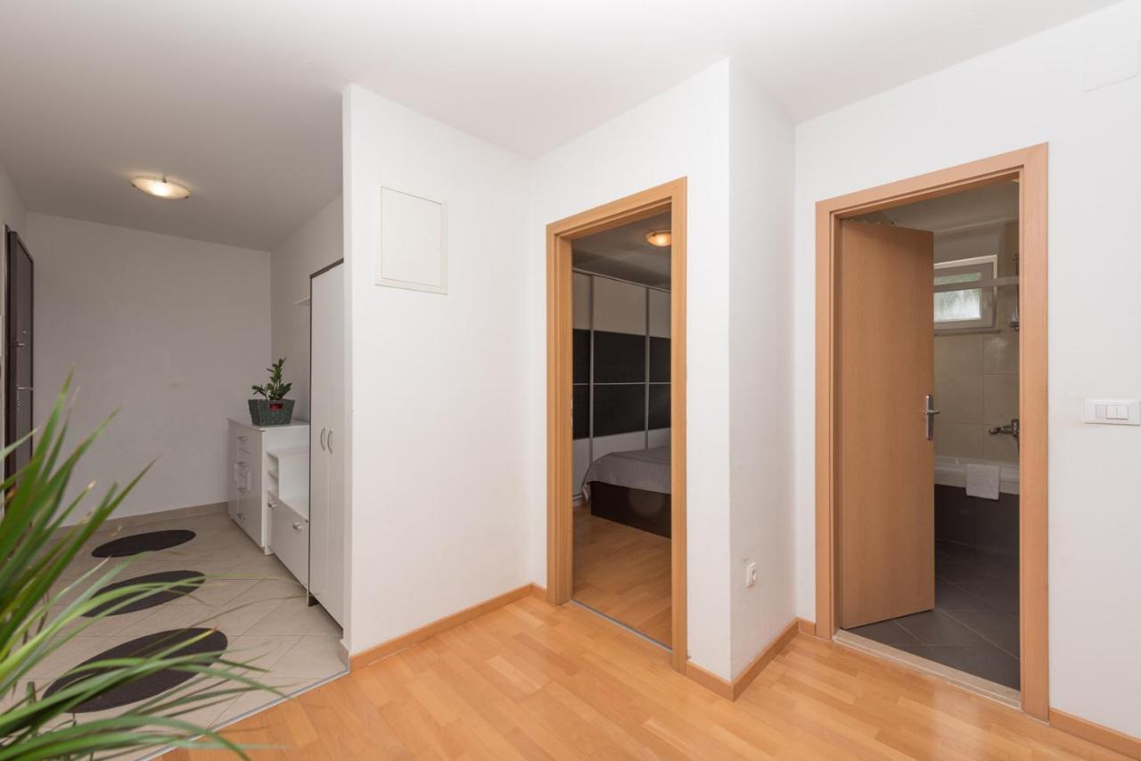 Apartment Sea View In Makarska, Free Parking מראה חיצוני תמונה