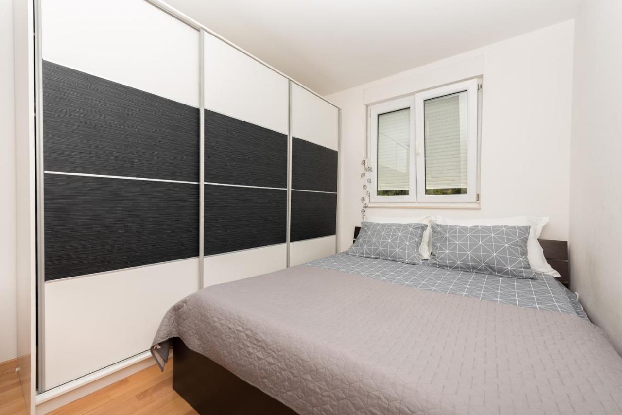 Apartment Sea View In Makarska, Free Parking מראה חיצוני תמונה