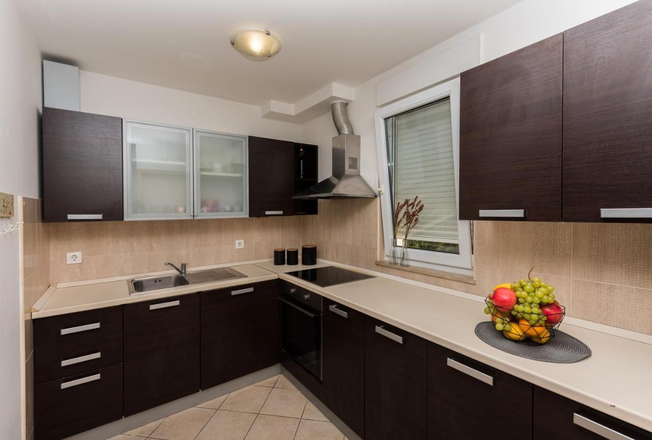 Apartment Sea View In Makarska, Free Parking מראה חיצוני תמונה