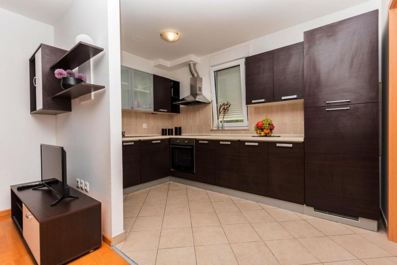 Apartment Sea View In Makarska, Free Parking מראה חיצוני תמונה